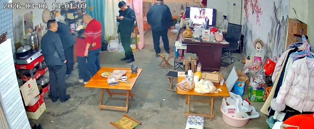 宝威体育-没出正月就理发，舅舅暴怒狠踹6岁外甥，妈妈给舅舅赔罪发红包！